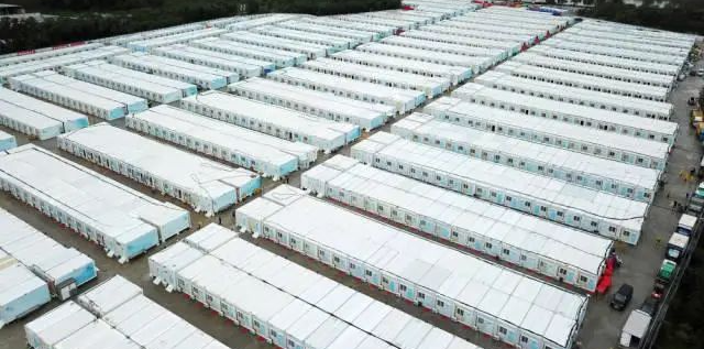 冲锋一线显担当！山河智能挖掘机助力长沙方舱医院建设