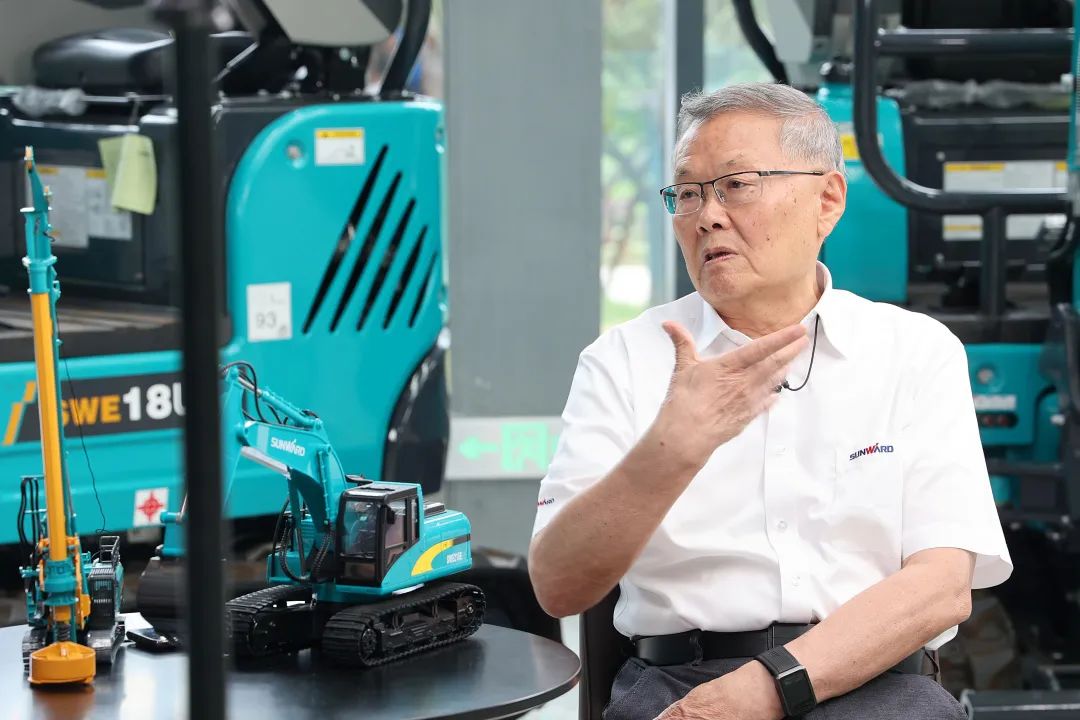 CGTN探厂！专访山河智能董事长、首席专家何清华花絮来了