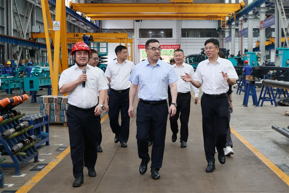 广州工控集团总经理王福铸调研山河智能生产经营工作
