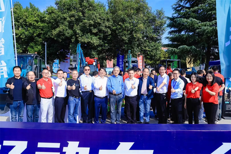 展现“掘”对实力！山河智能亮相2024微挖大会暨小型设备大会