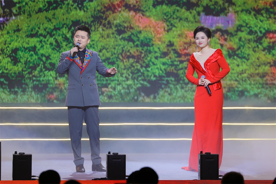 创新引领价值 理想成就未来——庆祝山河智能成立25周年表彰大会暨文艺晚会隆重举行