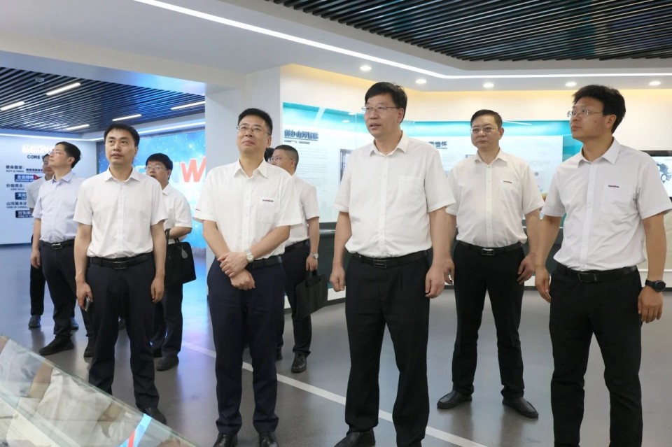 中国工程院院士、中南林业科技大学党委书记吴义强一行到山河智能开展访企拓岗活动