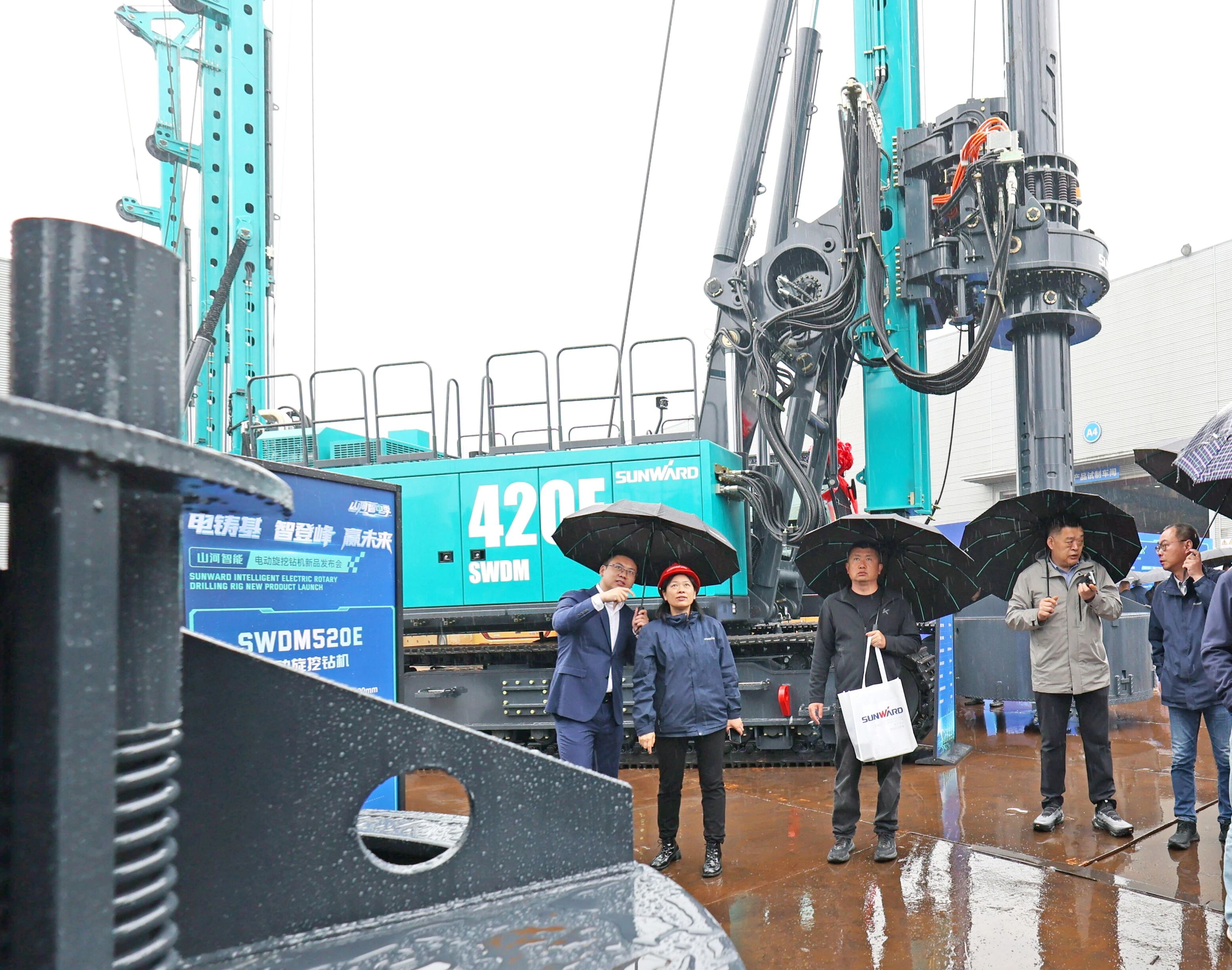 山河智能举行电动旋挖钻机新品发布会，收获1.2亿元订单