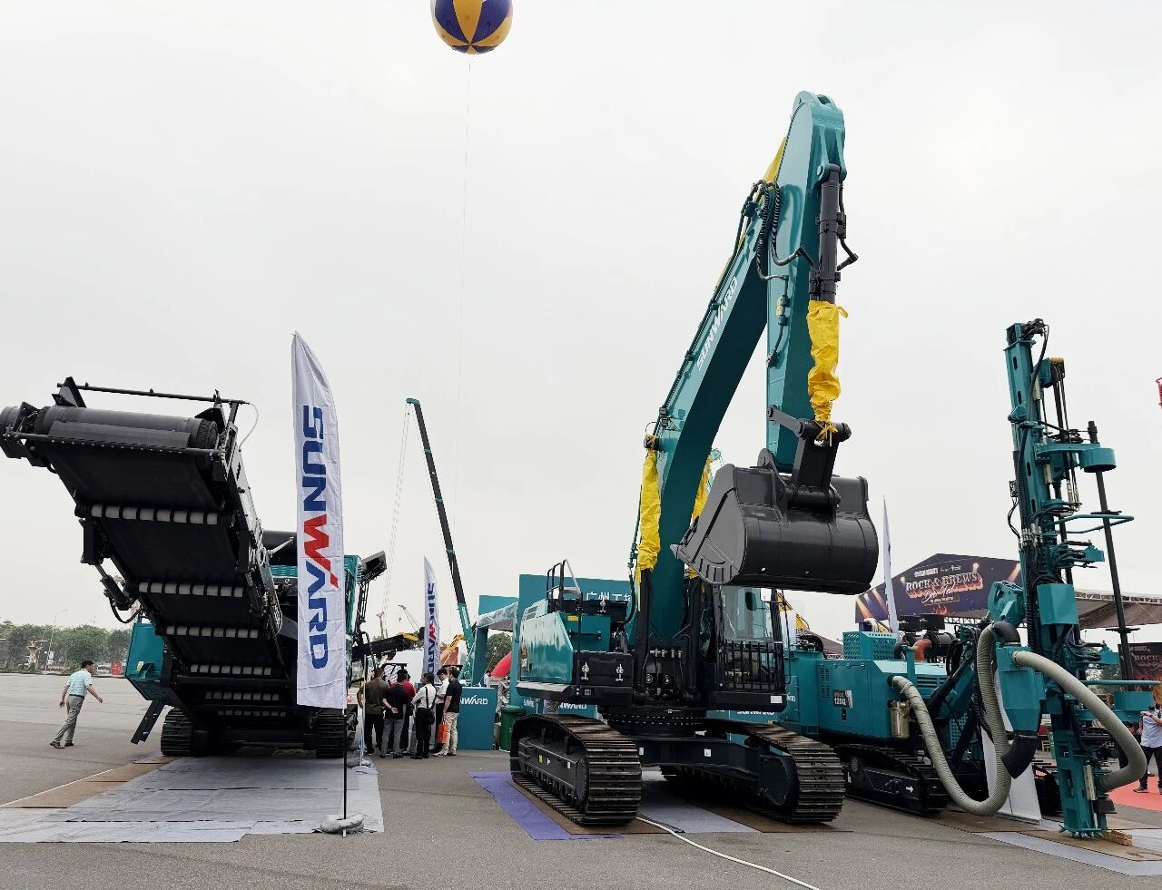 山河智能亮相越南矿业及工程机械展览会